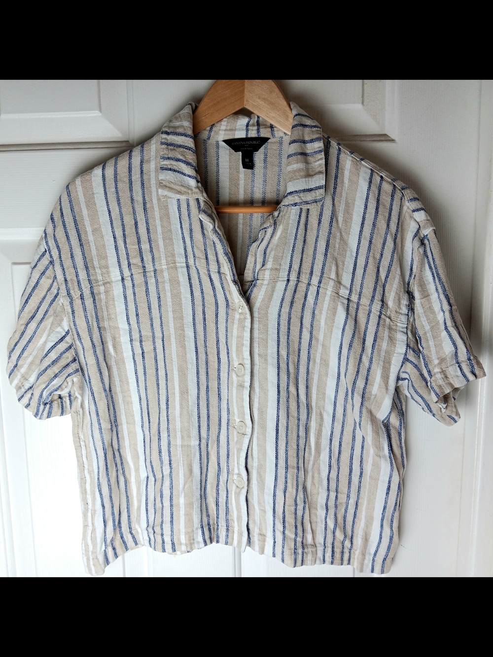 Banana Republic Size Medium Tan and Blue Striped Linen Blend Button Top S/S